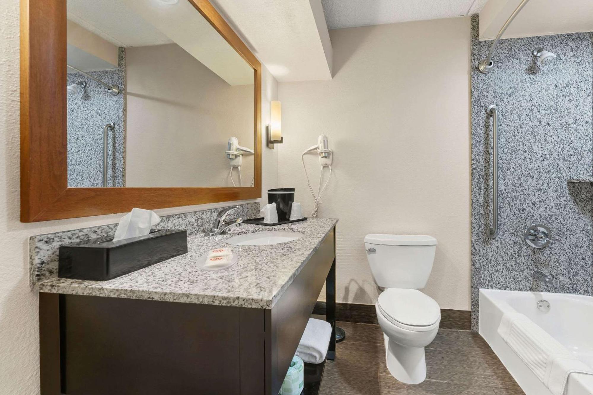 Comfort Inn Lehigh Valley West Fogelsville Bagian luar foto