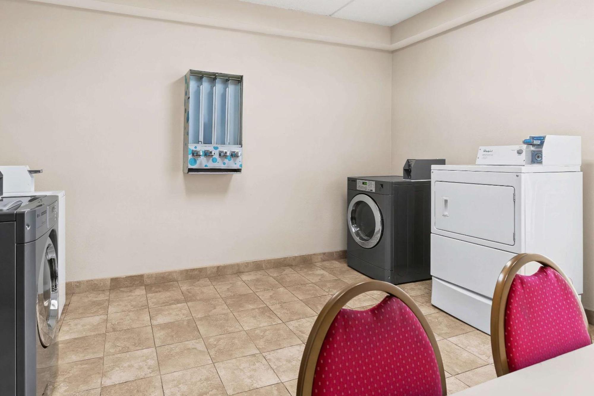 Comfort Inn Lehigh Valley West Fogelsville Bagian luar foto