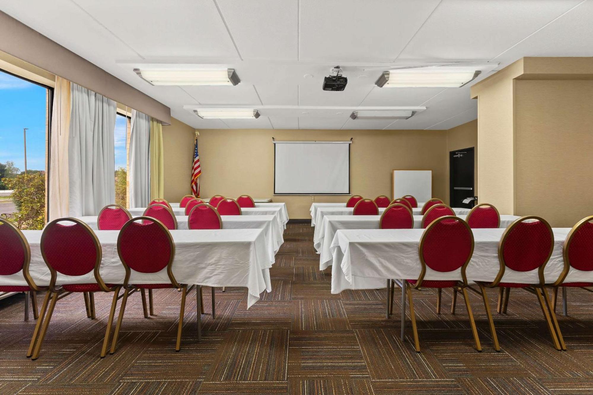 Comfort Inn Lehigh Valley West Fogelsville Bagian luar foto