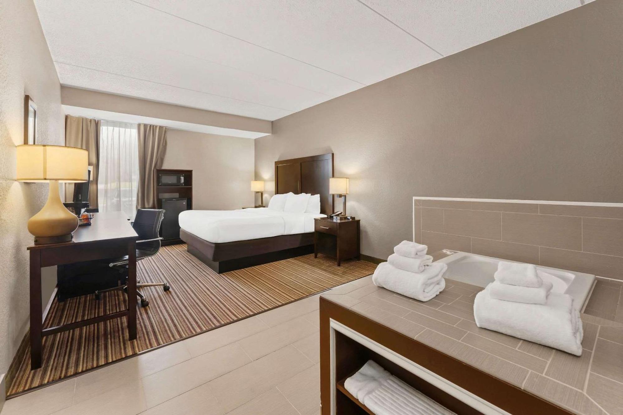 Comfort Inn Lehigh Valley West Fogelsville Bagian luar foto