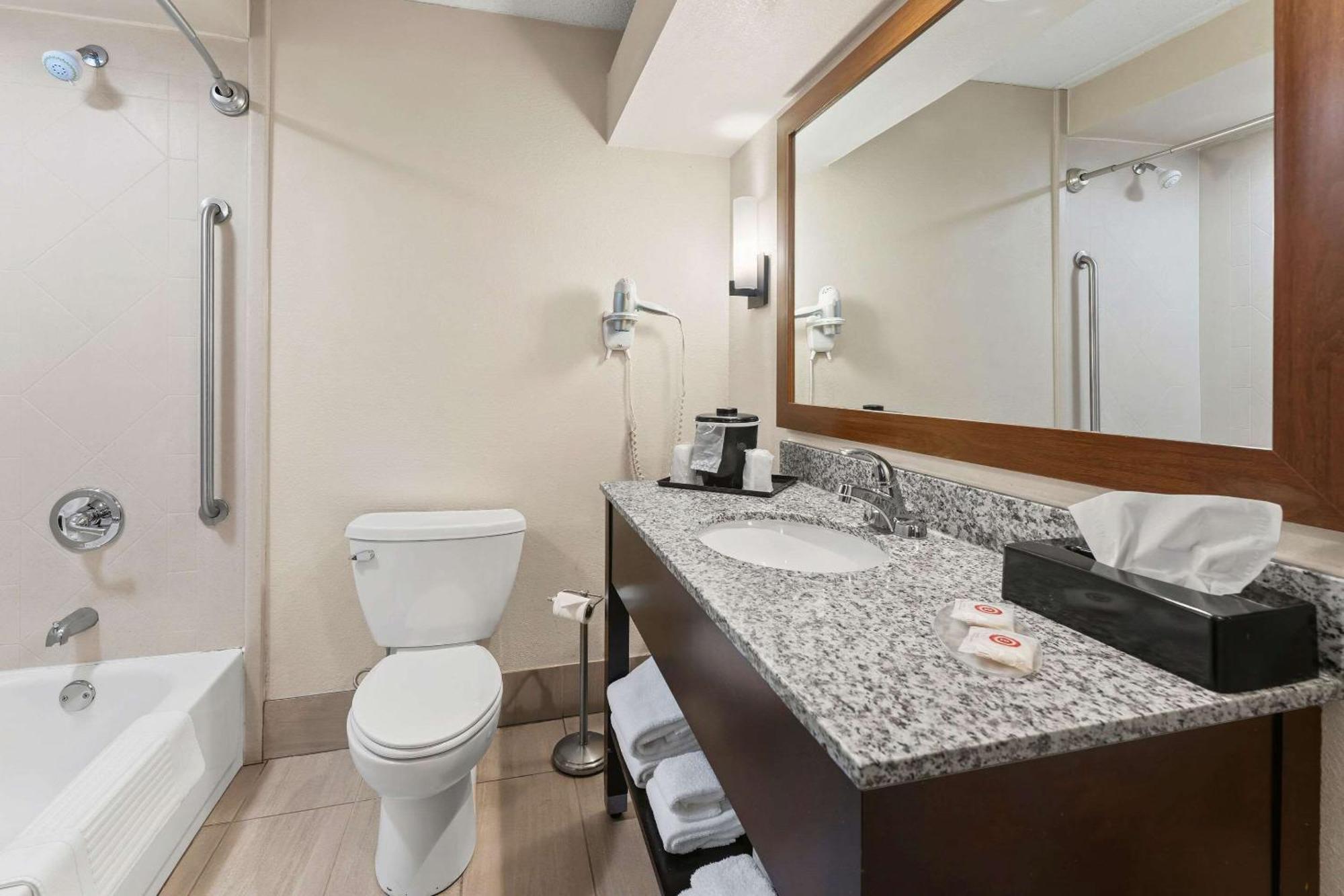 Comfort Inn Lehigh Valley West Fogelsville Bagian luar foto